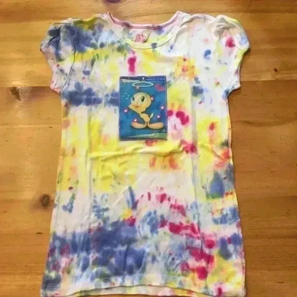 New! Looney Tunes Tweety Bird hand Tie dye shirt Girls M - Picture 1 of 5